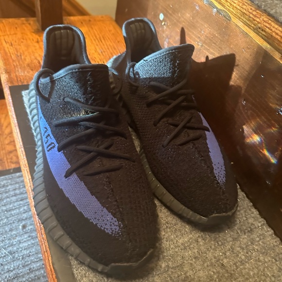 Yeezy Boost 350 V2 Dazzling Blue - Picture 2 of 4